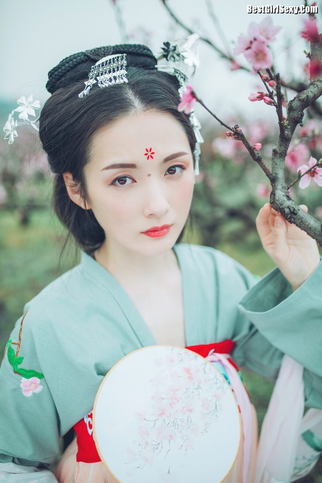 YiTuYu艺图语 Vol.4056 Fan Fan