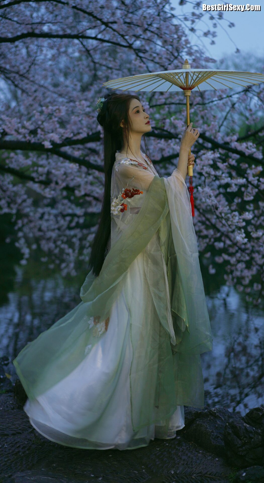 YiTuYu艺图语 Vol.4025 Shu Li
