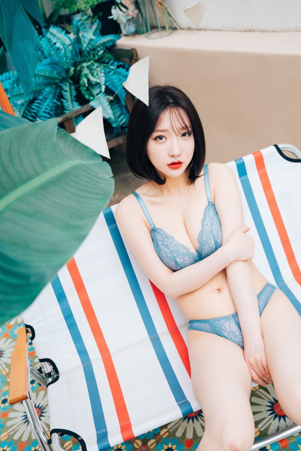 Loozy Summer Caravan – Son Ye-Eun 손예은