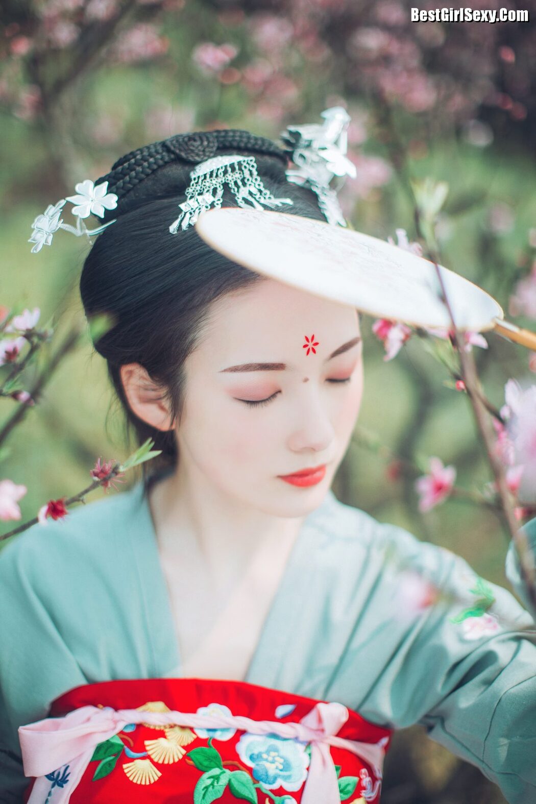 YiTuYu艺图语 Vol.4056 Fan Fan