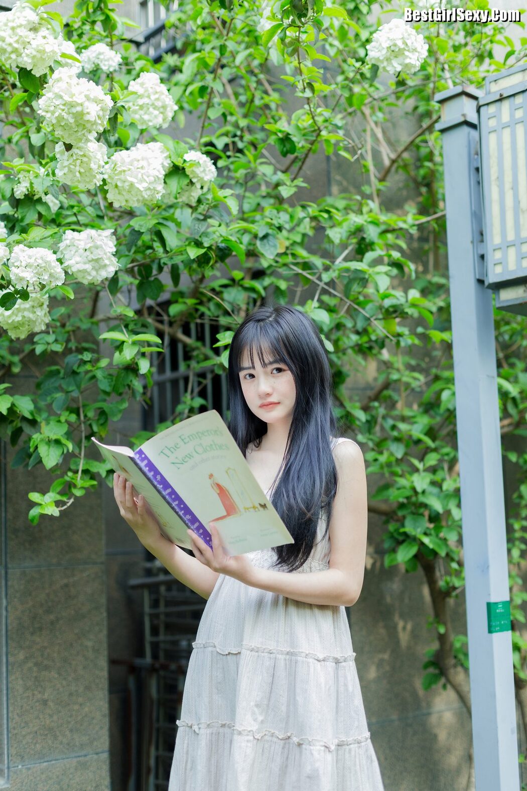 YiTuYu艺图语 Vol.4045 Xiao Yi Mei Mei Cute