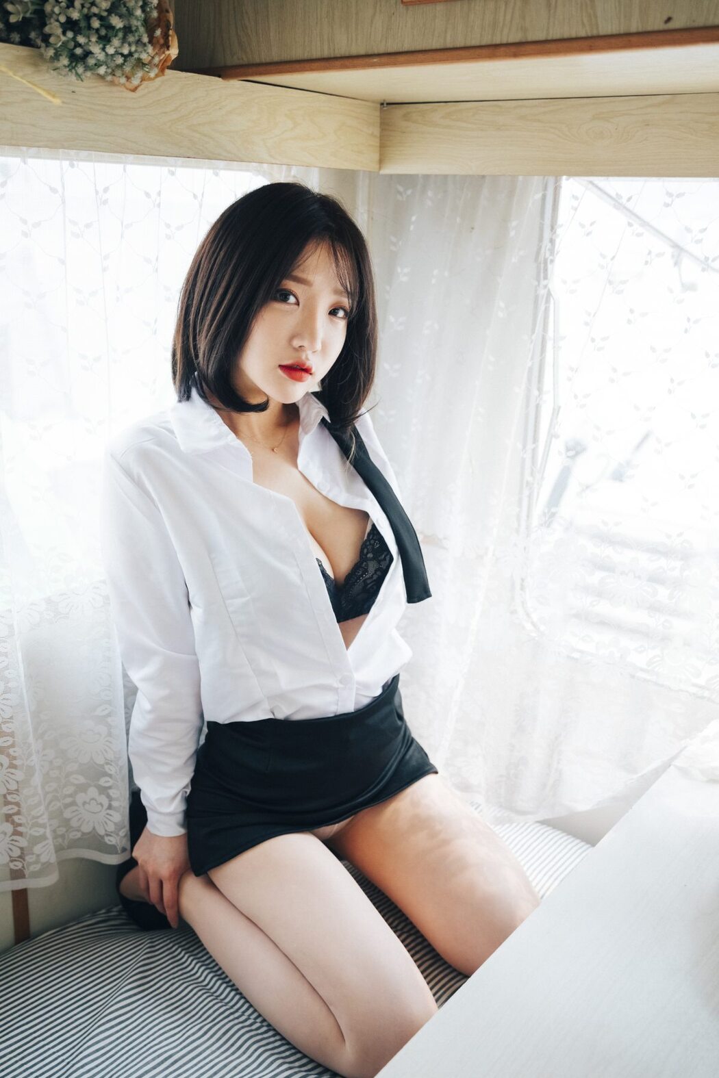 Loozy Officegirls Vacation Vol.2 Son Ye-Eun 손예은