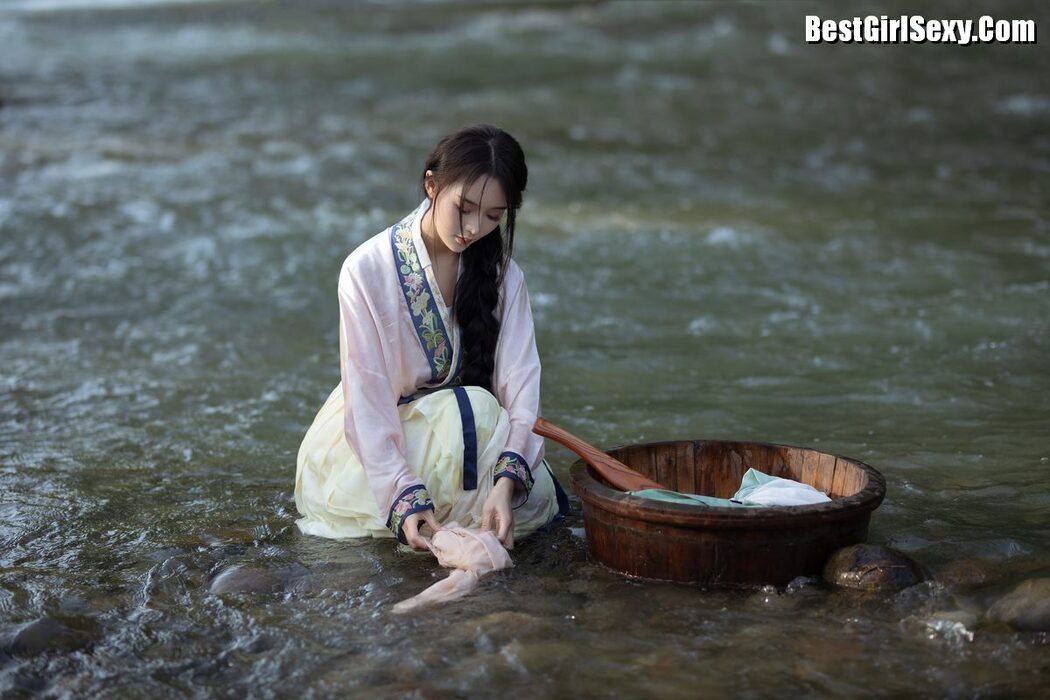 YiTuYu艺图语 Vol.4050 Su Mei Zai Lu Shang