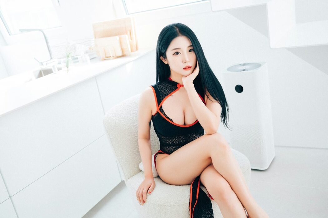 Loozy Bomi 보미 – The Undress