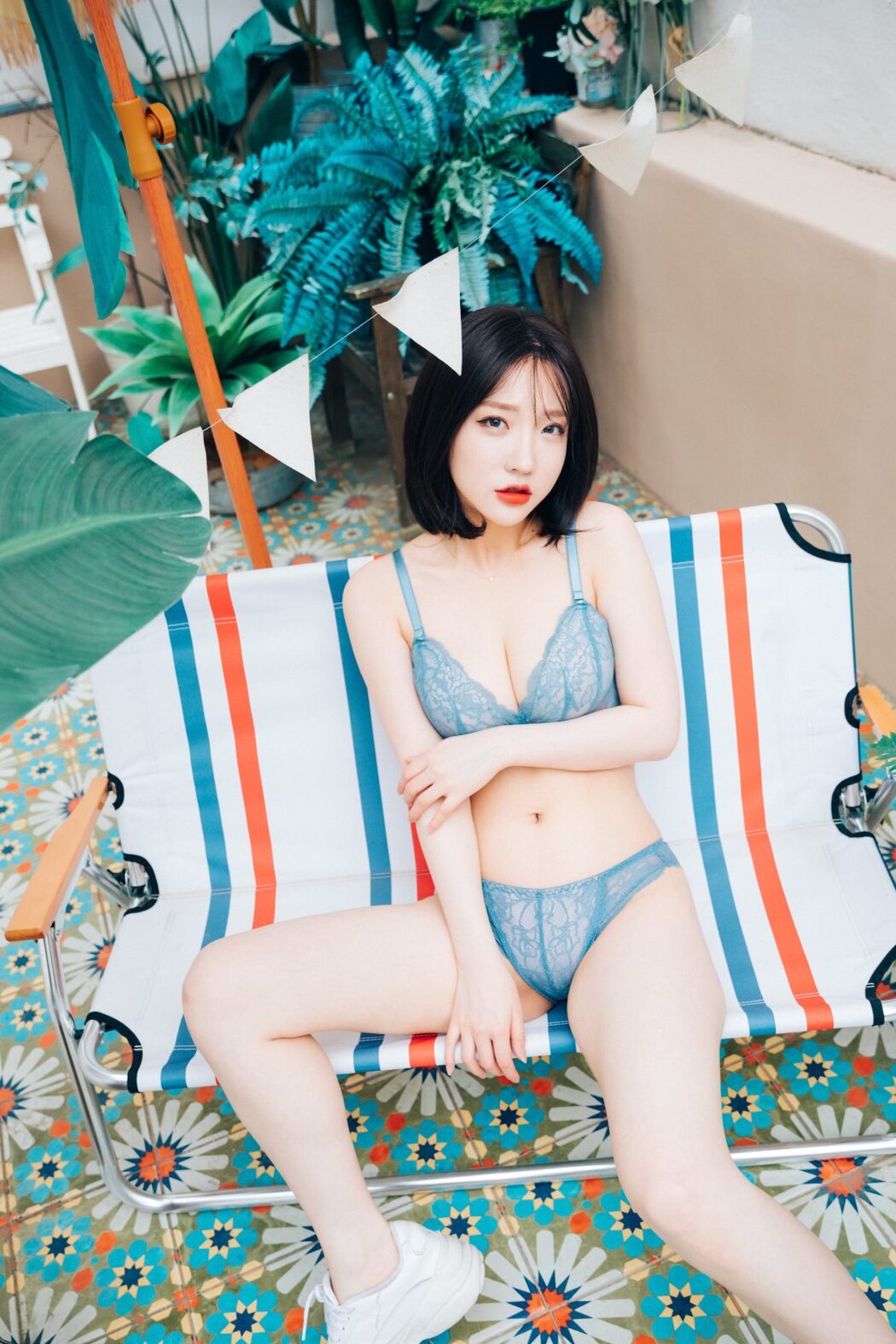 Loozy Summer Caravan – Son Ye-Eun 손예은