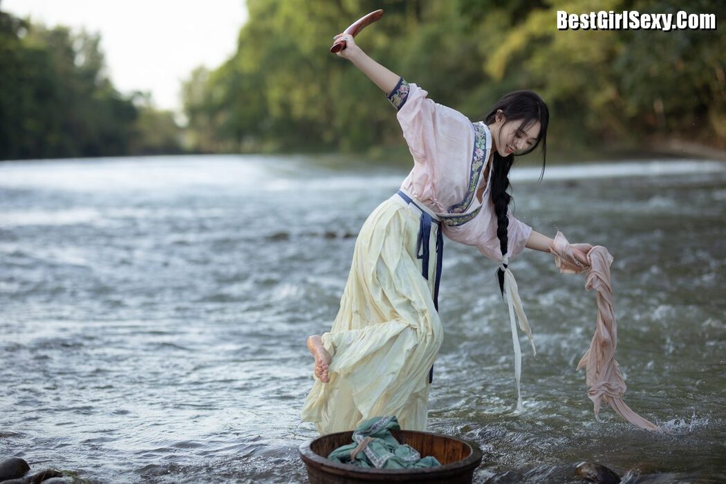 YiTuYu艺图语 Vol.4050 Su Mei Zai Lu Shang