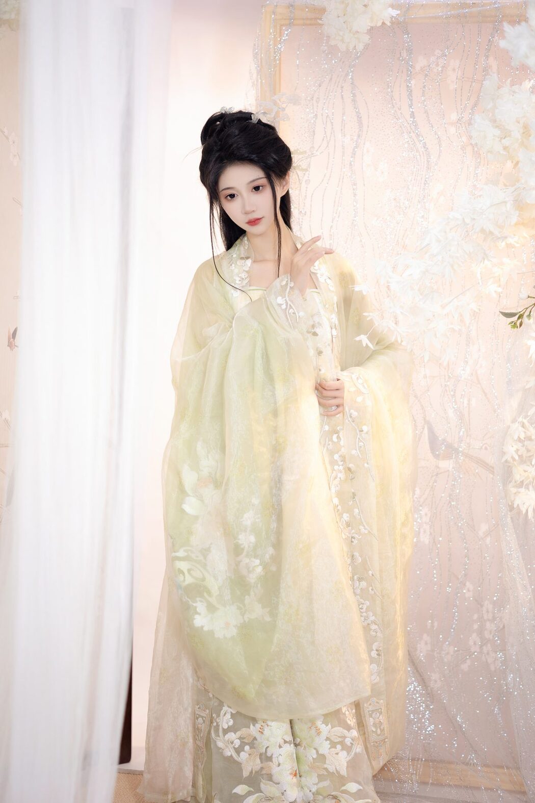 YiTuYu艺图语 Vol.4143 Qi Luo Sheng De Xiao Su Su