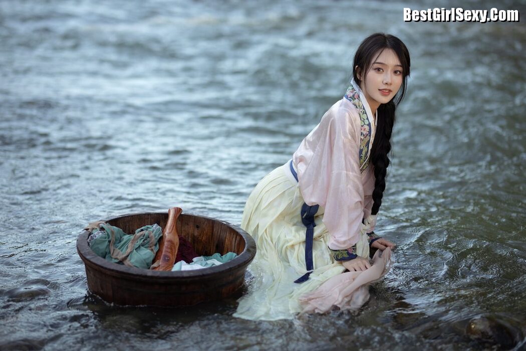 YiTuYu艺图语 Vol.4050 Su Mei Zai Lu Shang