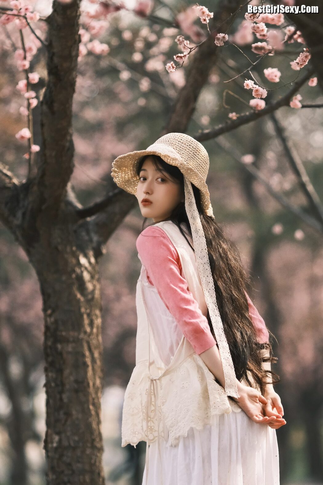 YiTuYu艺图语 Vol.4062 Li You