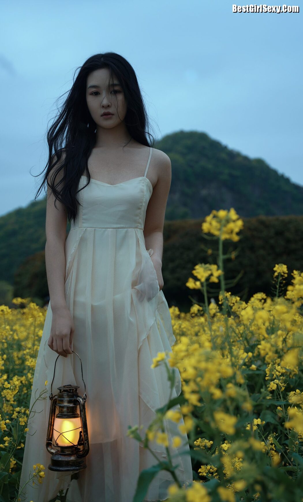 YiTuYu艺图语 Vol.4033 Ai Tan Xian De Xia Shang Zhou
