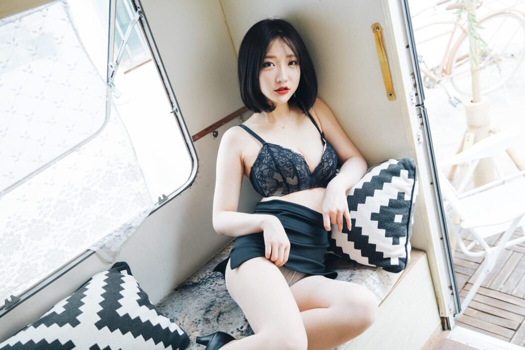 Loozy Officegirls Vacation Vol.2 Son Ye-Eun 손예은