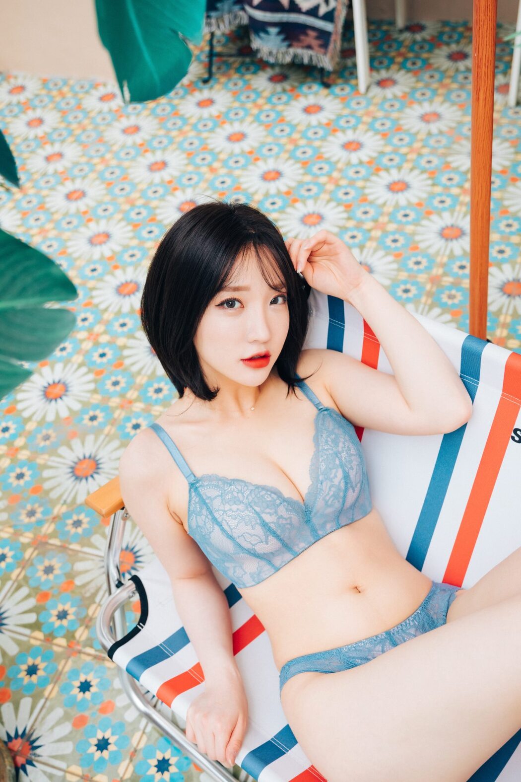 Loozy Summer Caravan – Son Ye-Eun 손예은