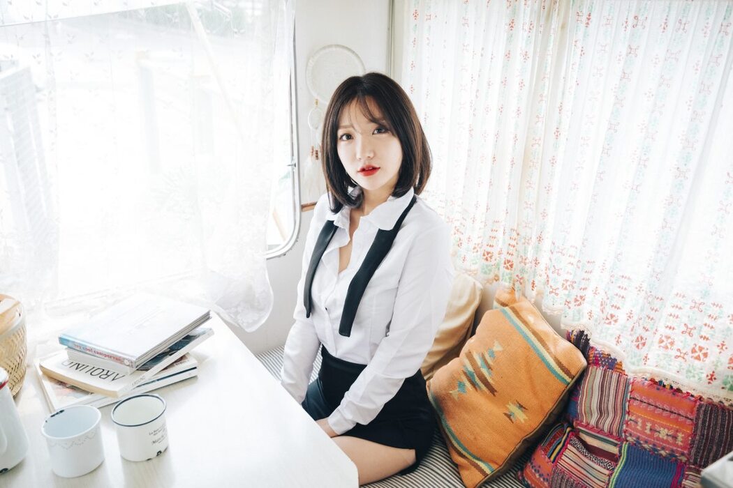 Loozy Officegirls Vacation Vol.2 Son Ye-Eun 손예은