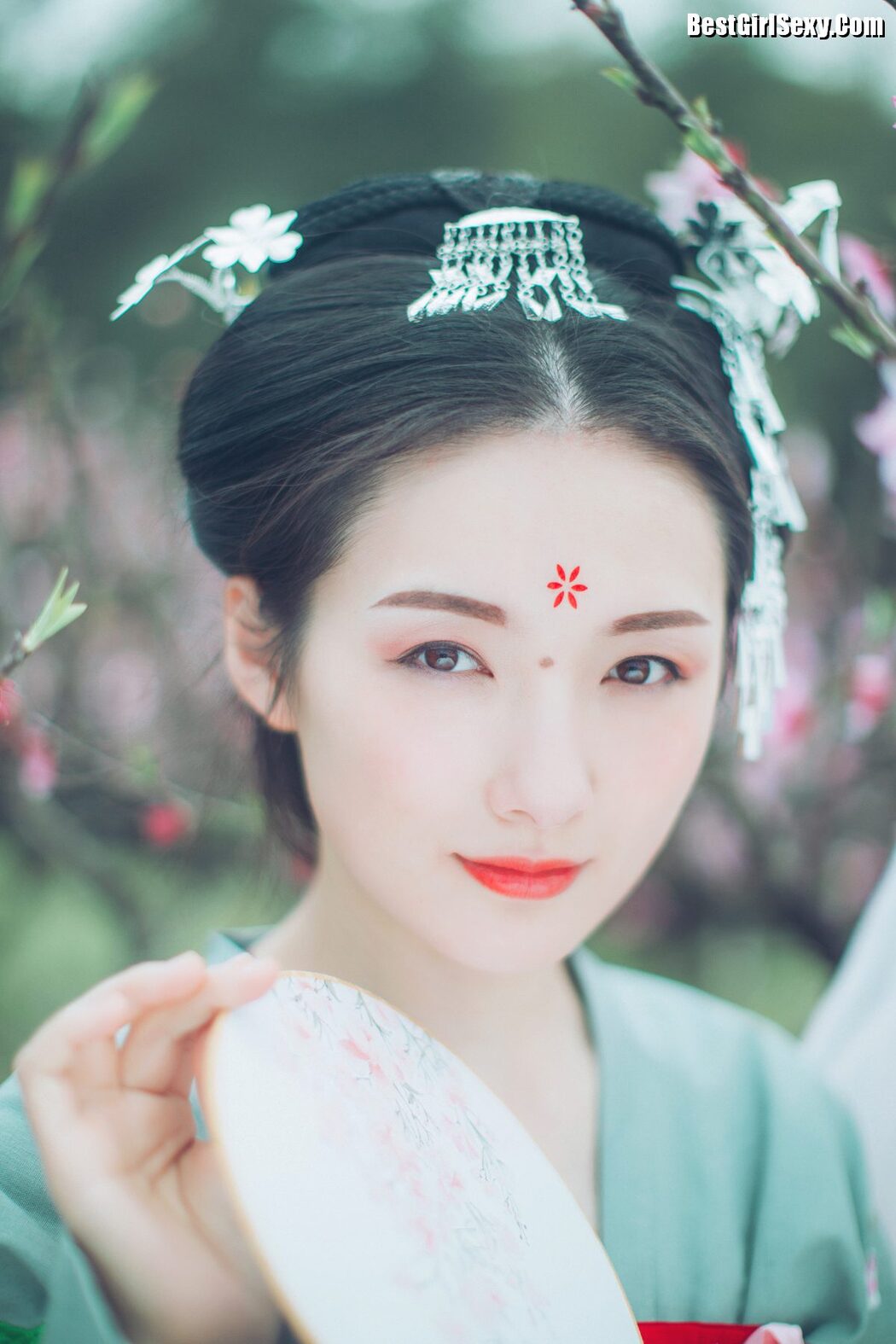 YiTuYu艺图语 Vol.4056 Fan Fan