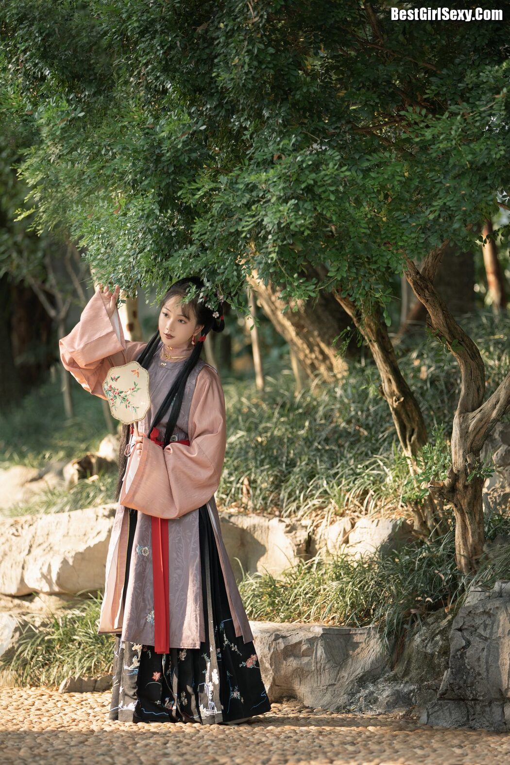 YiTuYu艺图语 Vol.4072 Qiu Da Da