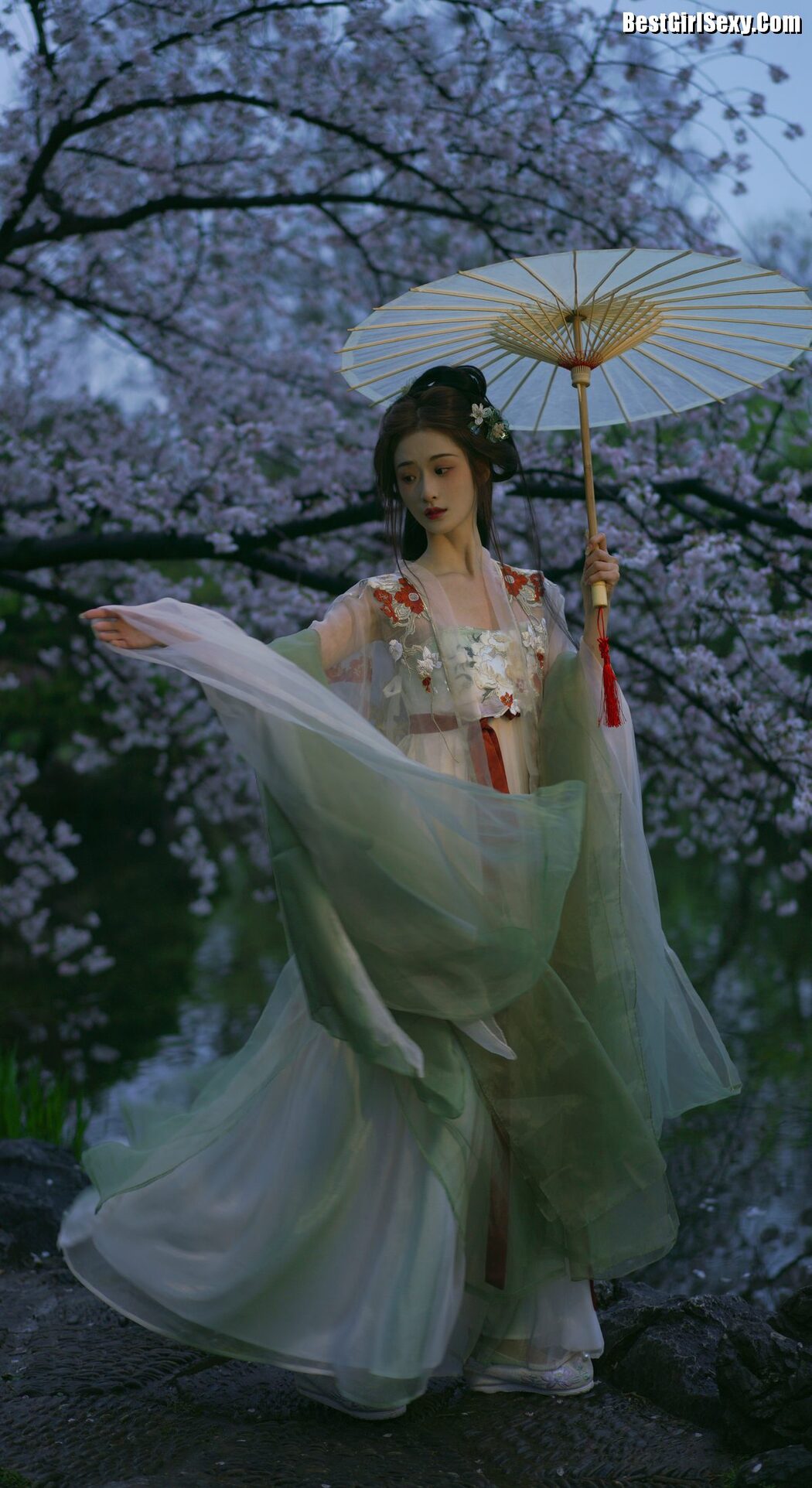YiTuYu艺图语 Vol.4025 Shu Li