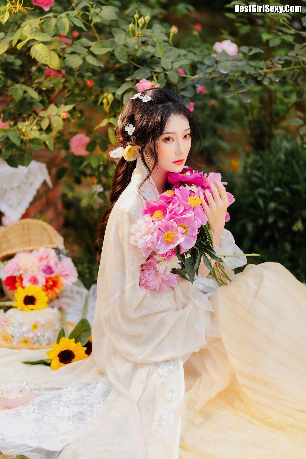 YiTuYu艺图语 Vol.4063 Liu Liu Yang Liu Liu