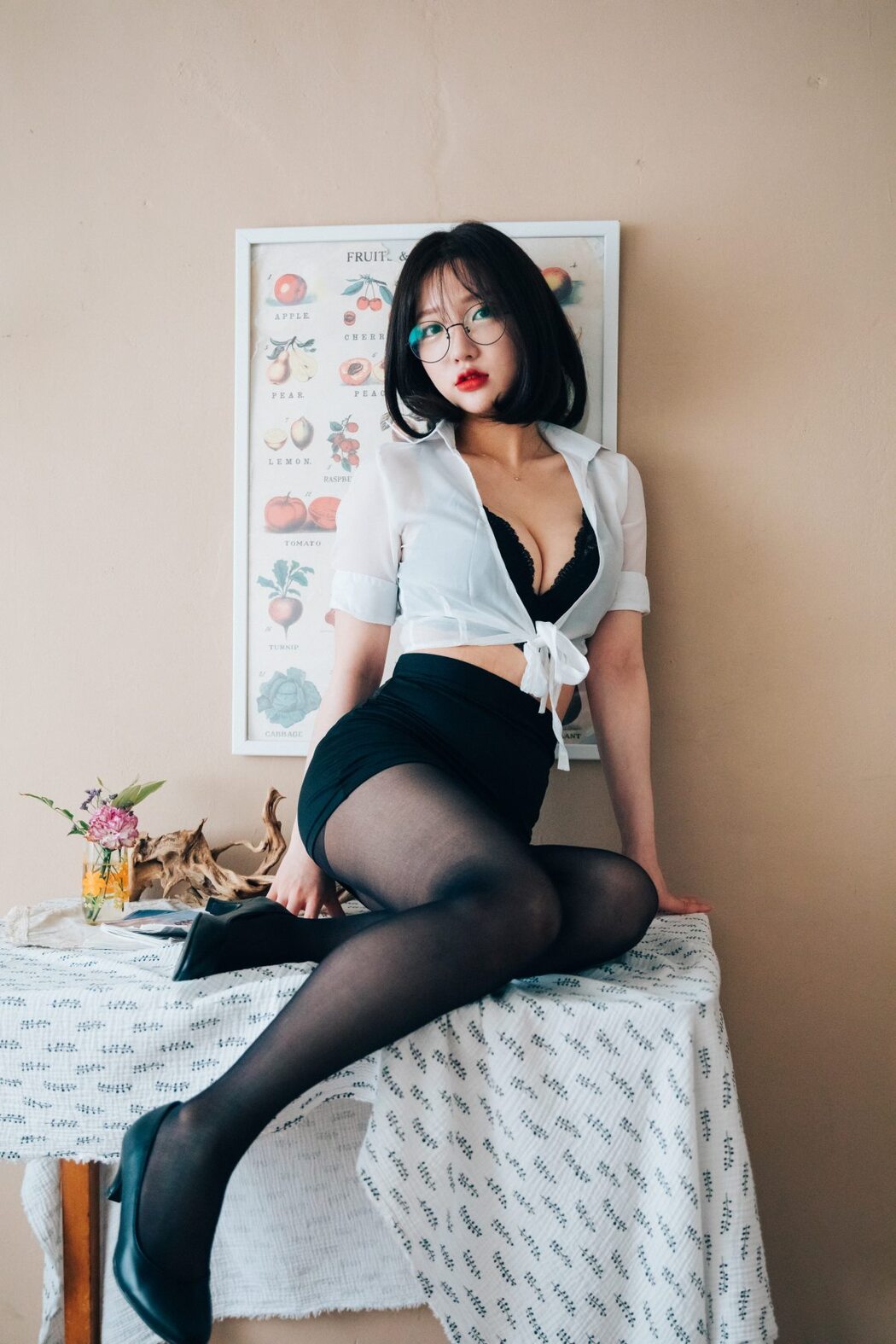 Loozy Officegirls Vacation Vol.1 Son Ye-Eun 손예은