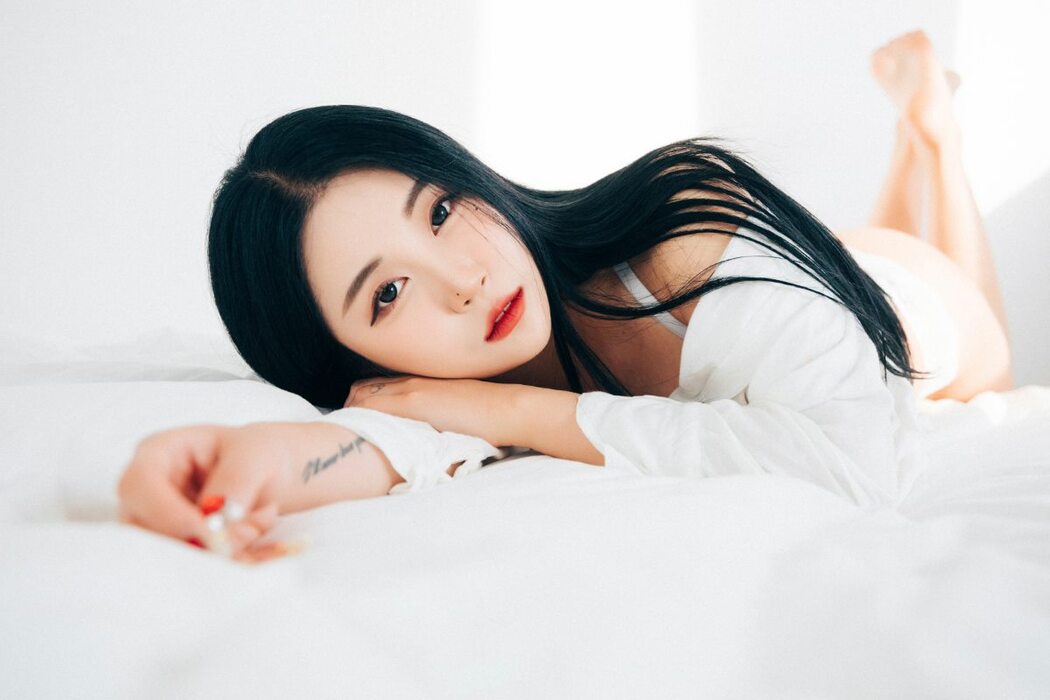 Loozy Bomi 보미 – The Undress