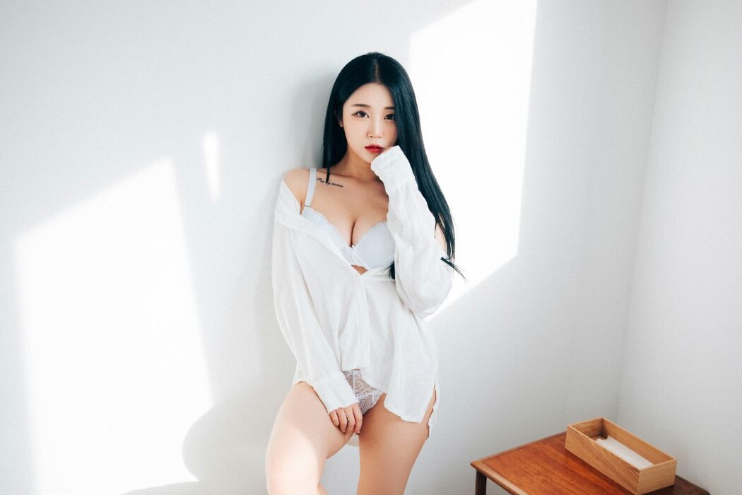 Loozy Bomi 보미 – The Undress