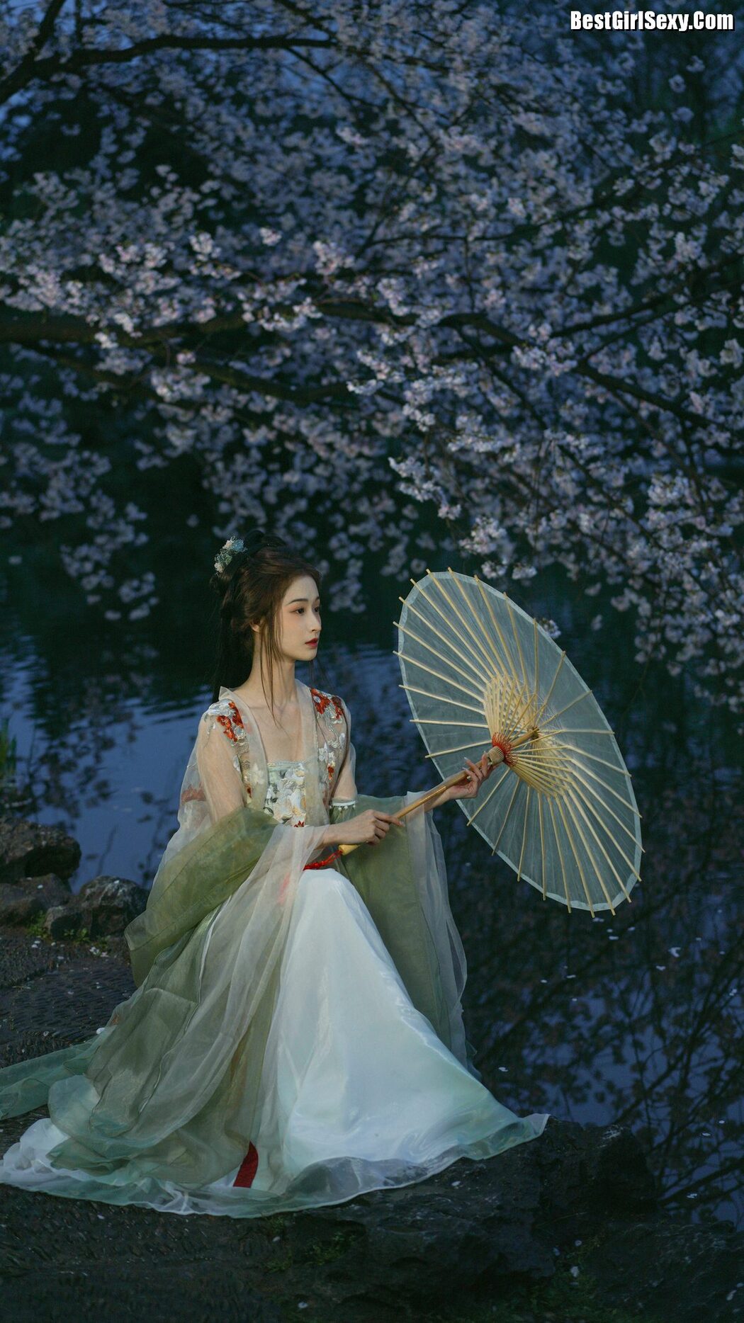 YiTuYu艺图语 Vol.4025 Shu Li