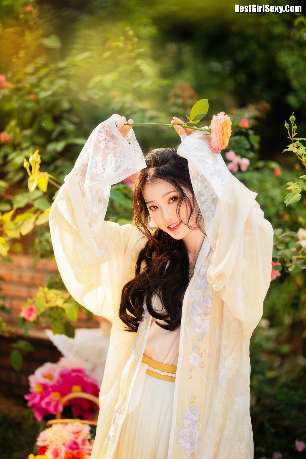 YiTuYu艺图语 Vol.4063 Liu Liu Yang Liu Liu