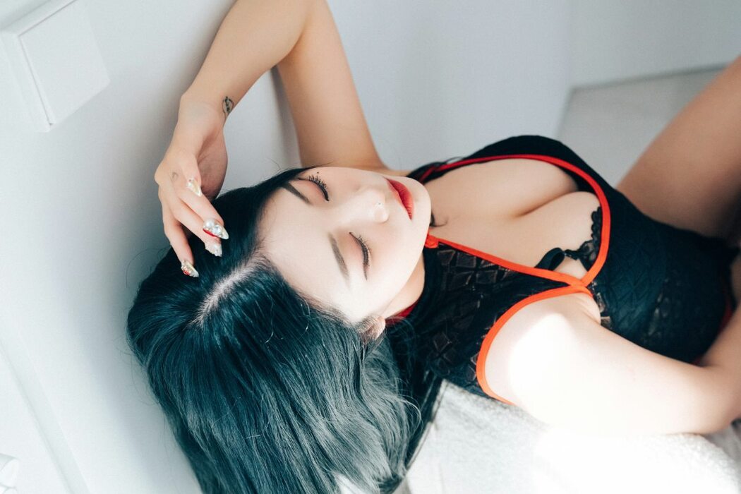 Loozy Bomi 보미 – The Undress