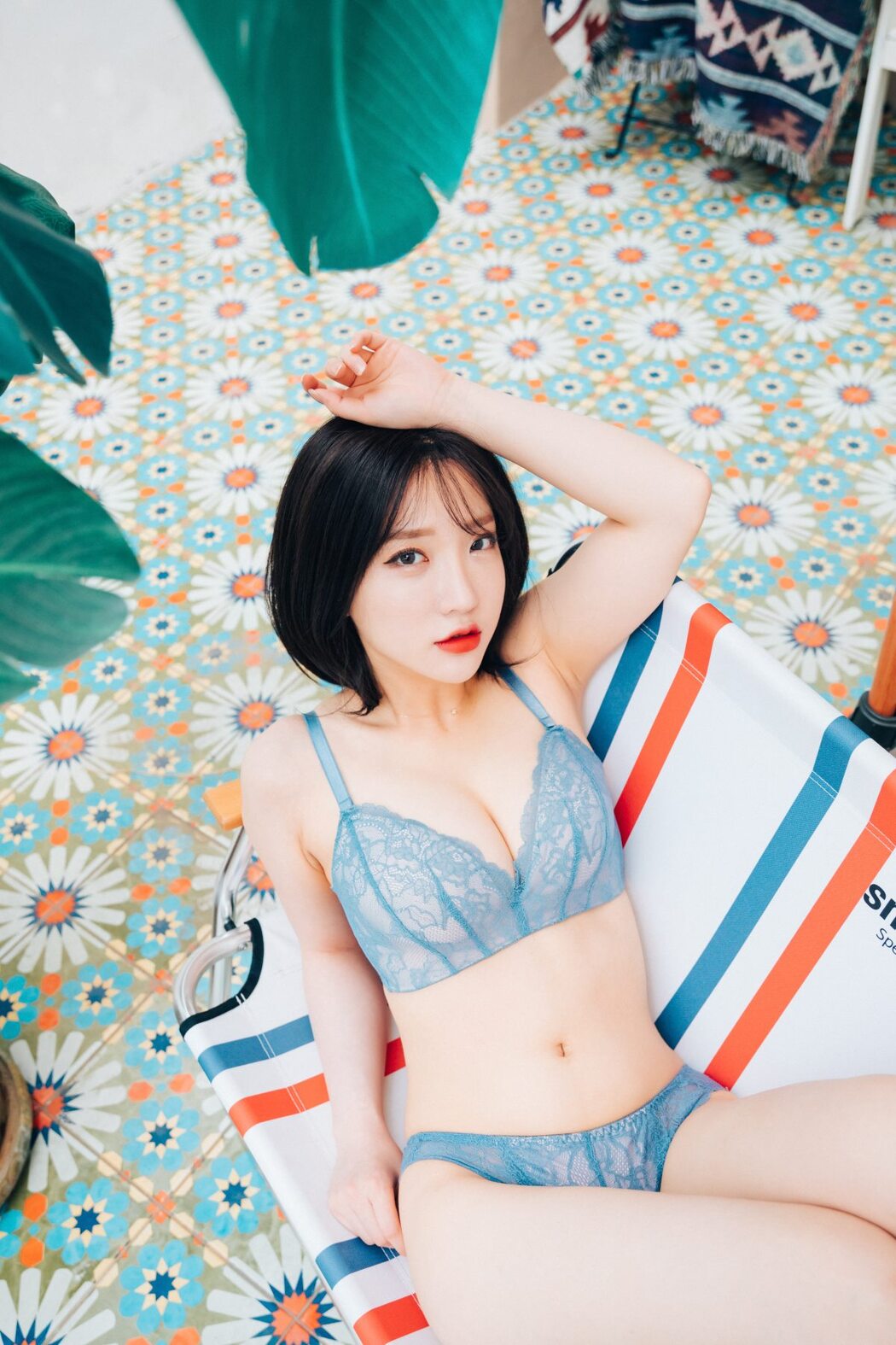 Loozy Summer Caravan – Son Ye-Eun 손예은
