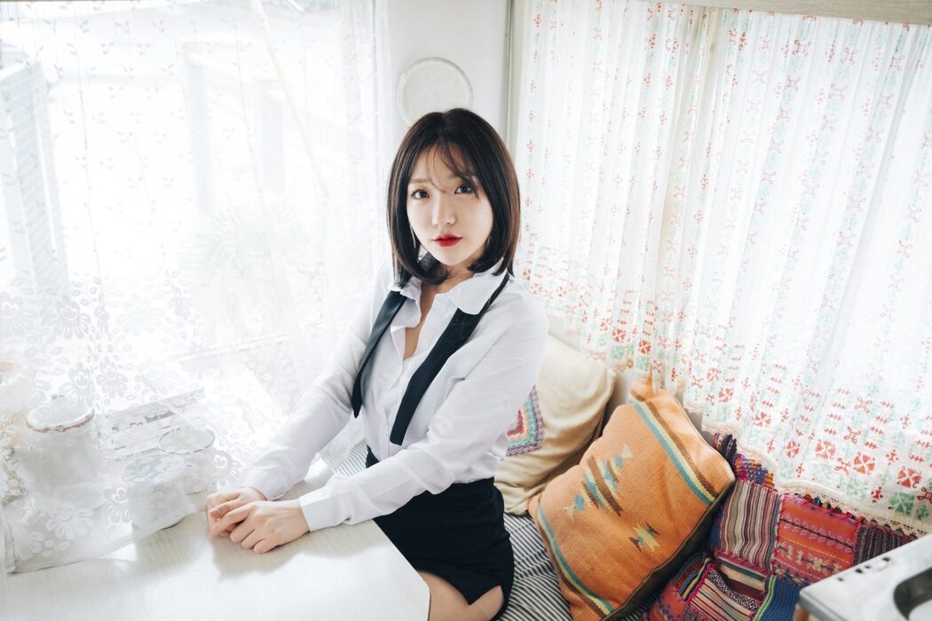 Loozy Officegirls Vacation Vol.2 Son Ye-Eun 손예은