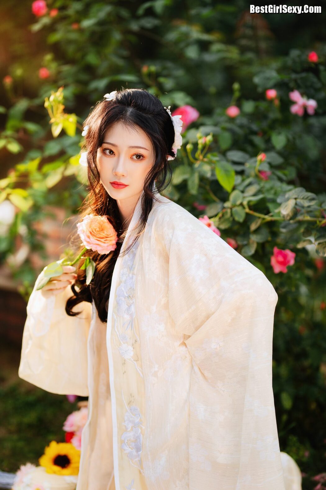 YiTuYu艺图语 Vol.4063 Liu Liu Yang Liu Liu