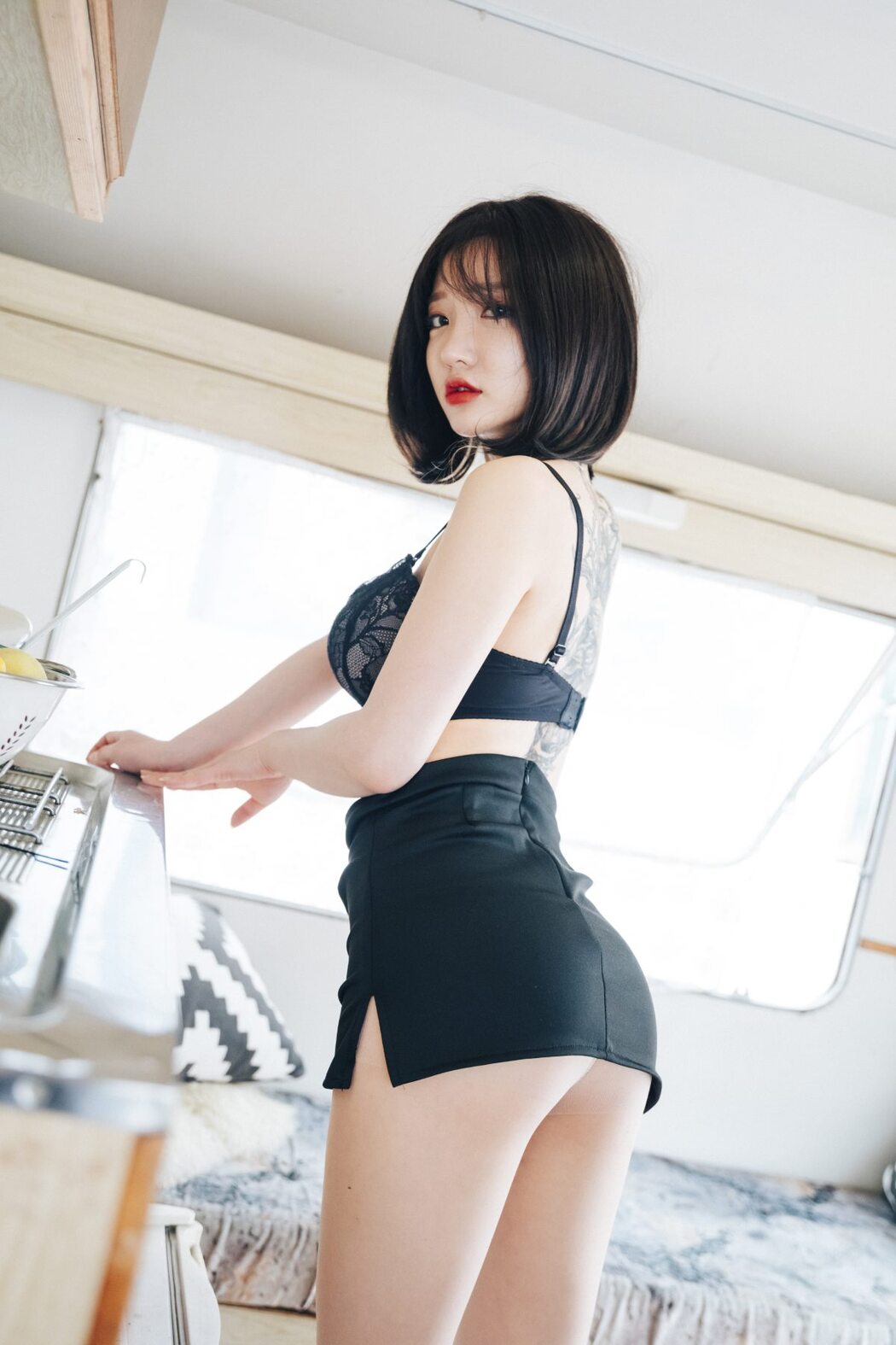 Loozy Officegirls Vacation Vol.2 Son Ye-Eun 손예은