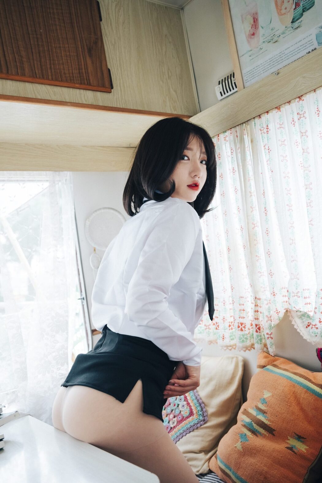 Loozy Officegirls Vacation Vol.2 Son Ye-Eun 손예은