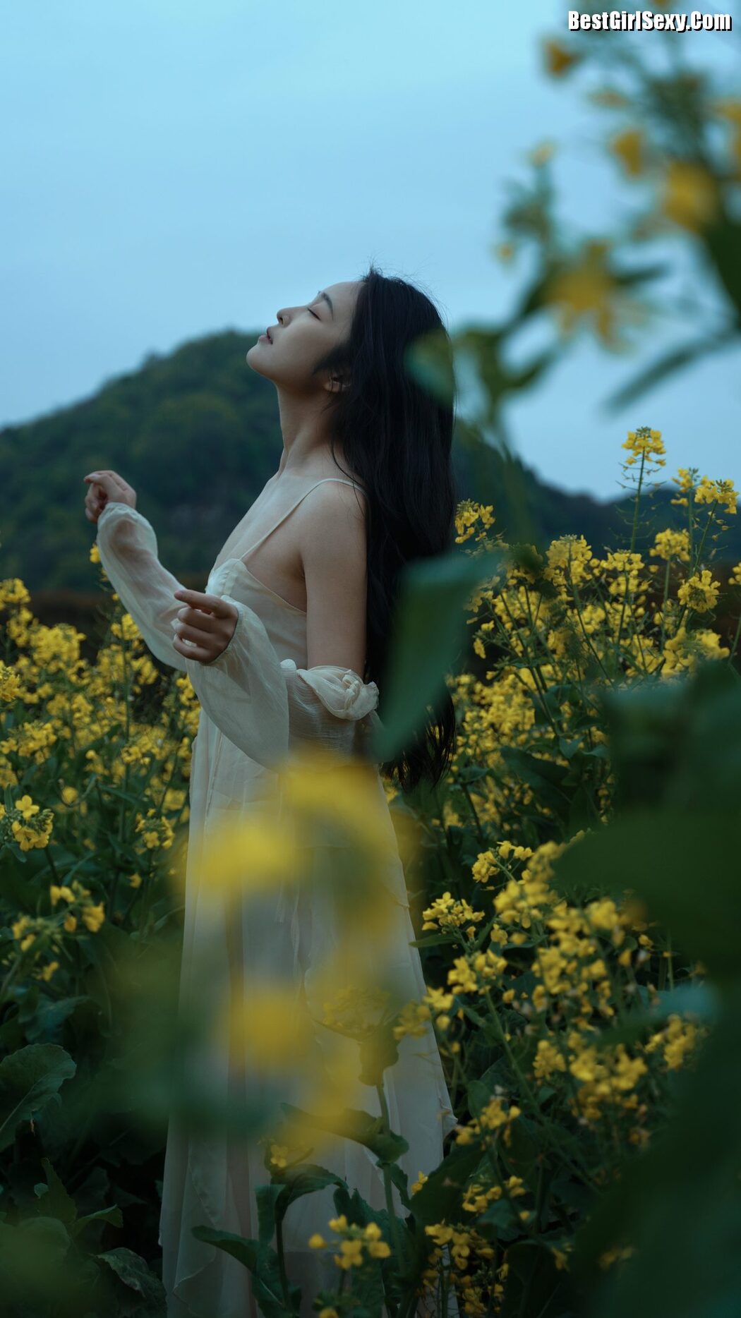 YiTuYu艺图语 Vol.4033 Ai Tan Xian De Xia Shang Zhou