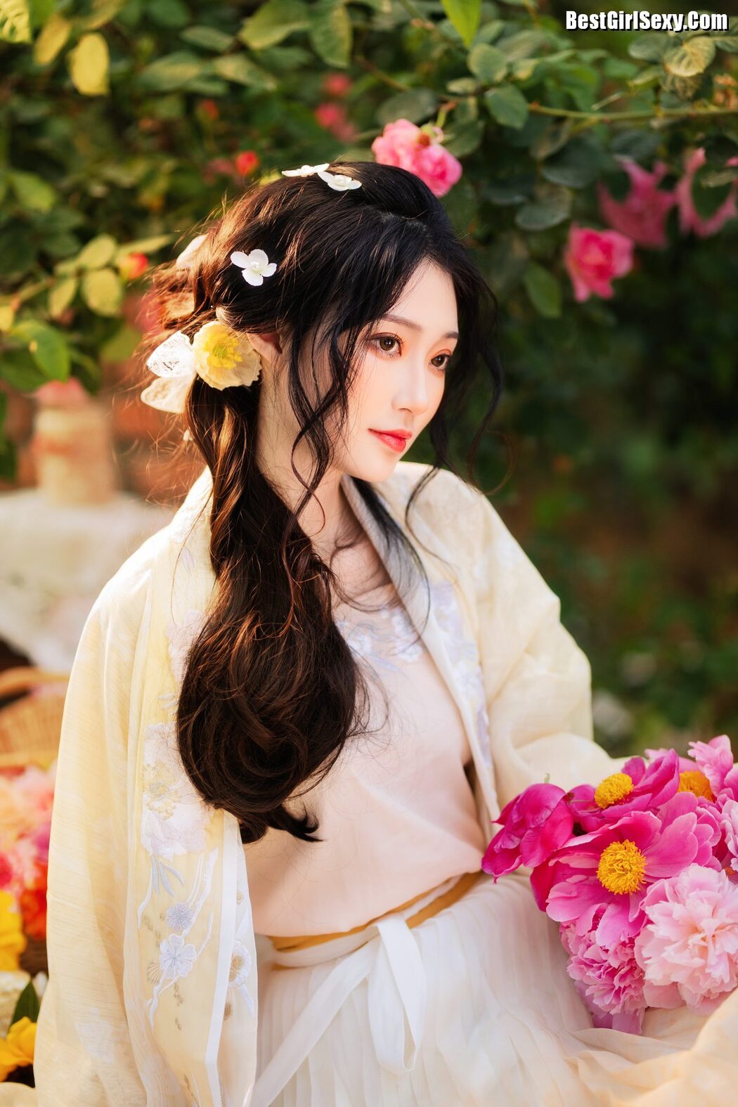 YiTuYu艺图语 Vol.4063 Liu Liu Yang Liu Liu