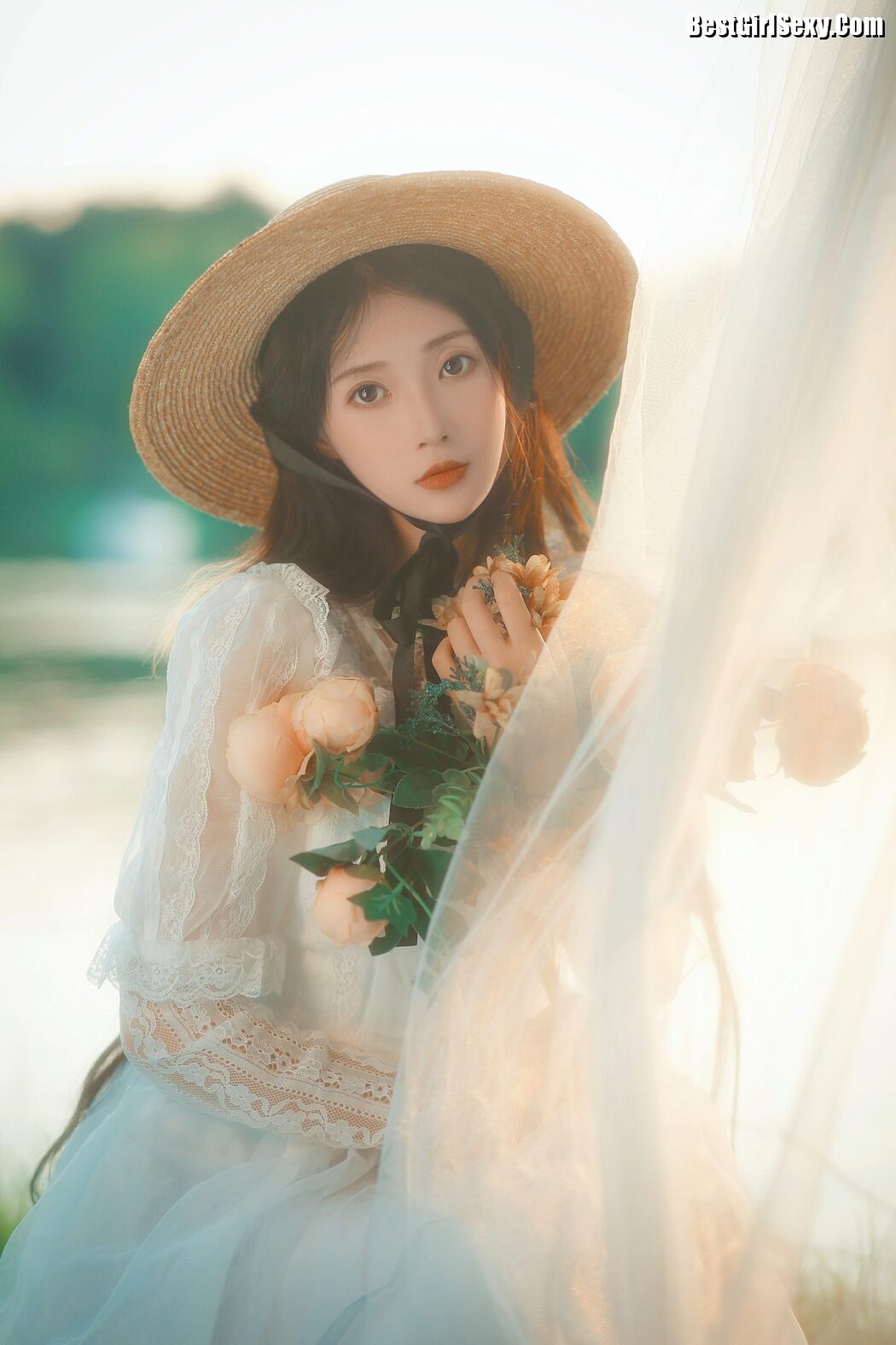 YiTuYu艺图语 Vol.4053 Liu Liu Yang Liu Liu