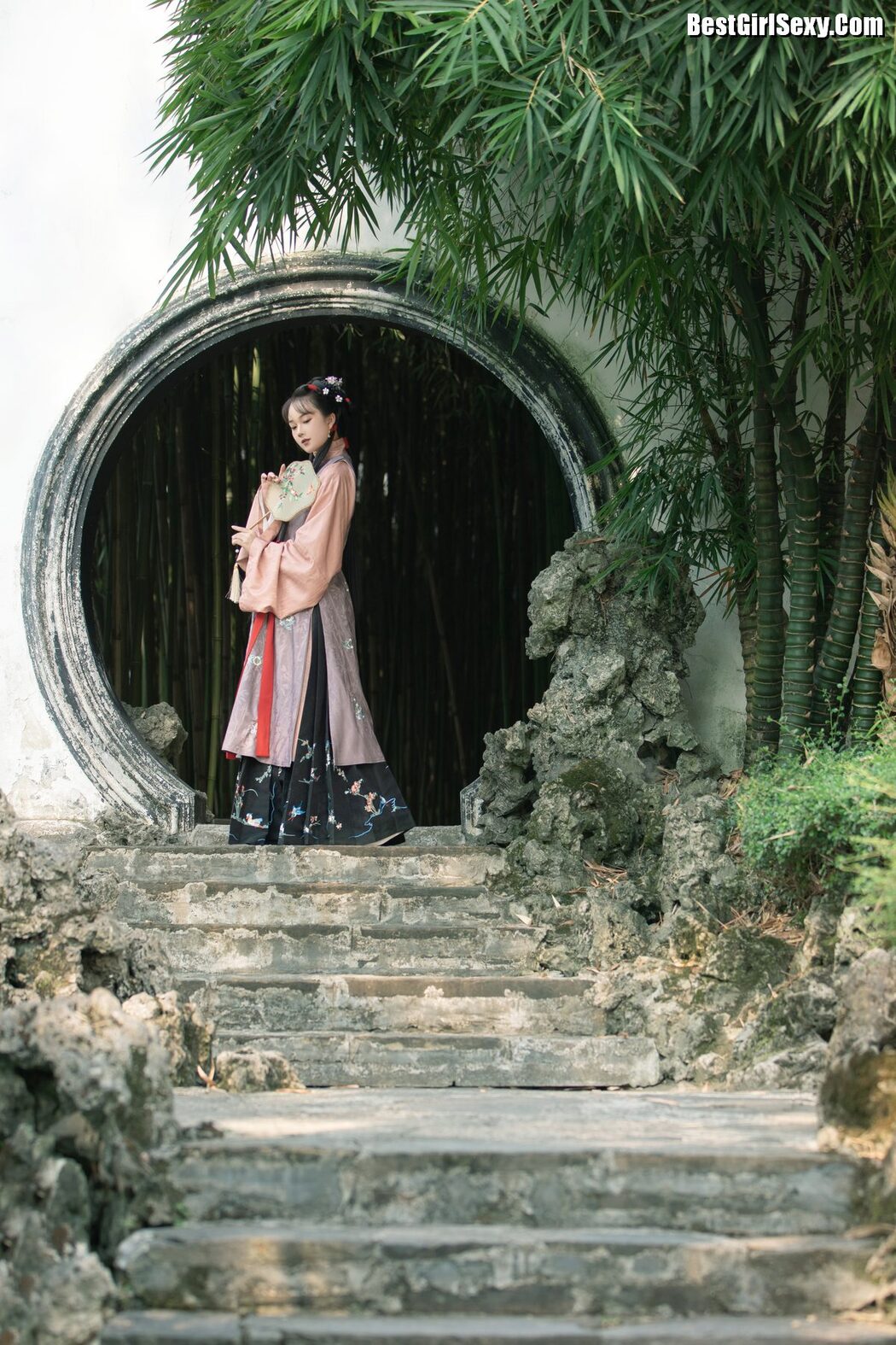 YiTuYu艺图语 Vol.4072 Qiu Da Da