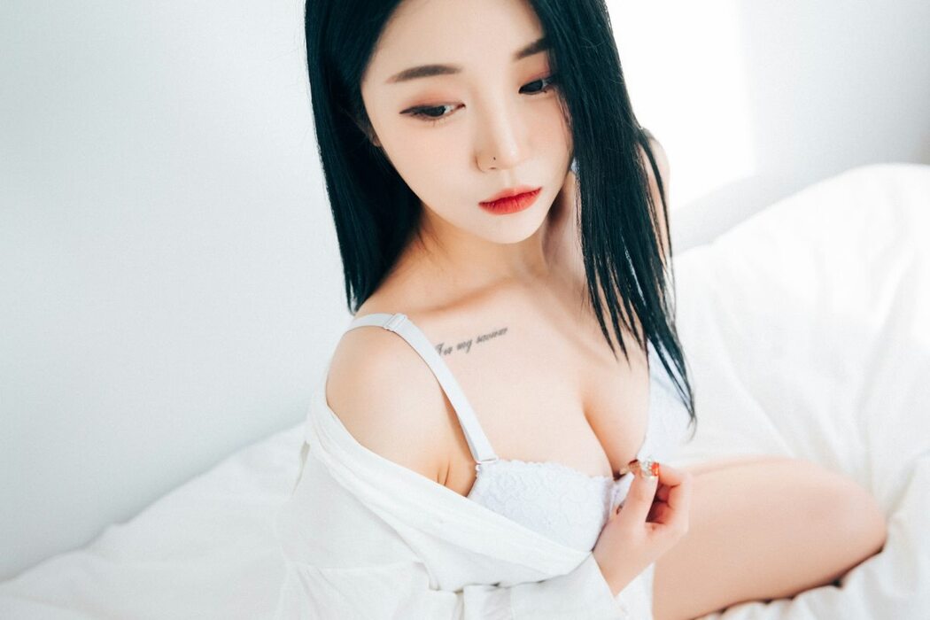 Loozy Bomi 보미 – The Undress