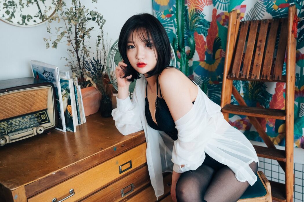 Loozy Officegirls Vacation Vol.1 Son Ye-Eun 손예은