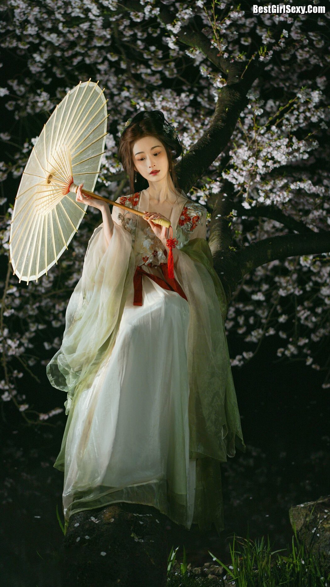 YiTuYu艺图语 Vol.4025 Shu Li