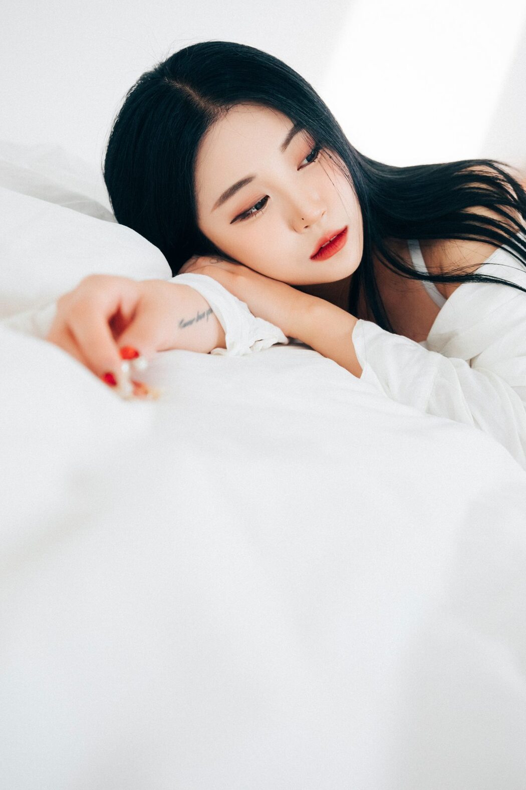 Loozy Bomi 보미 – The Undress