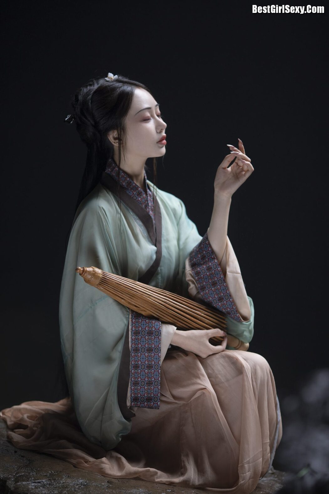 YiTuYu艺图语 Vol.4031 Su Mei Zai Lu Shang