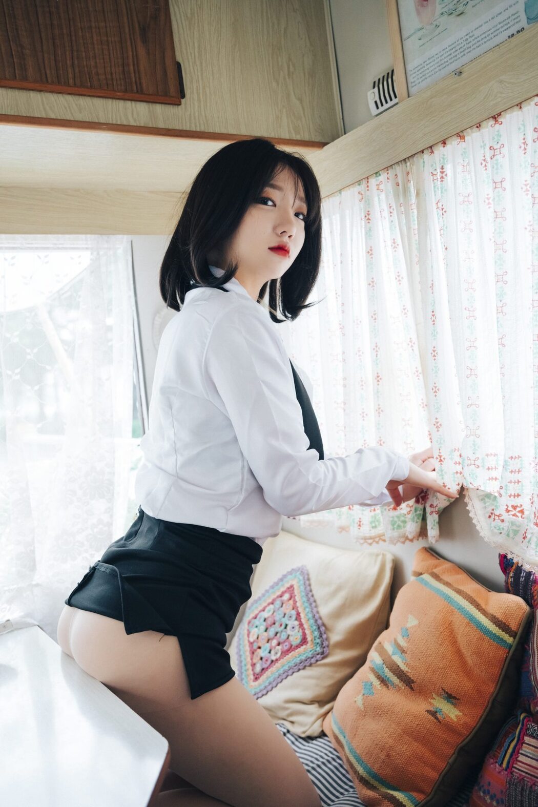 Loozy Officegirls Vacation Vol.2 Son Ye-Eun 손예은