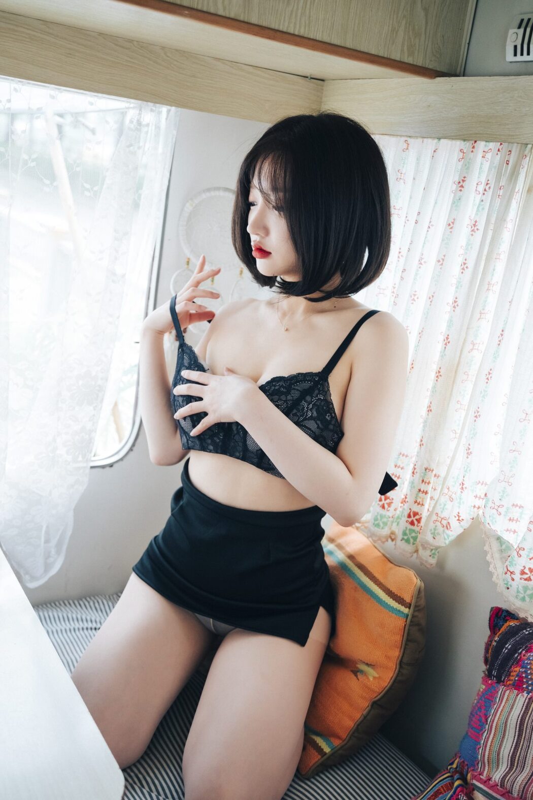 Loozy Officegirls Vacation Vol.2 Son Ye-Eun 손예은