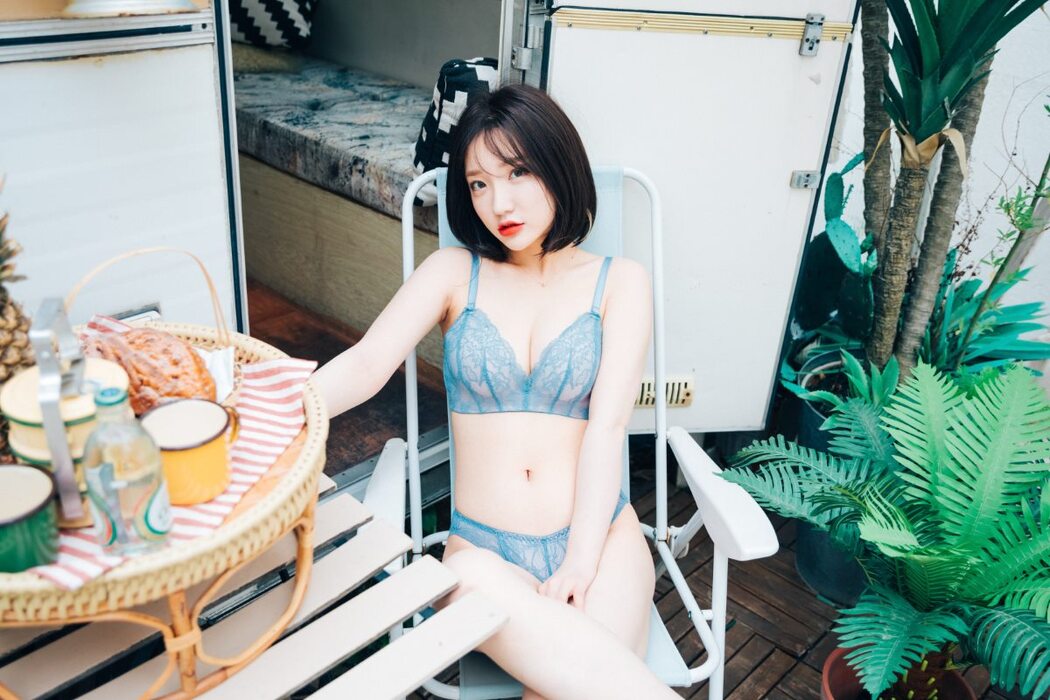 Loozy Summer Caravan – Son Ye-Eun 손예은