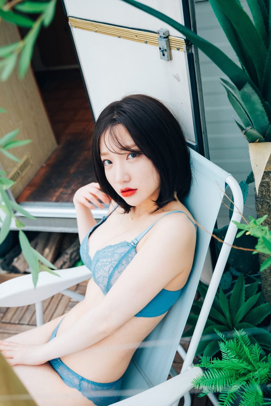 Loozy Summer Caravan – Son Ye-Eun 손예은