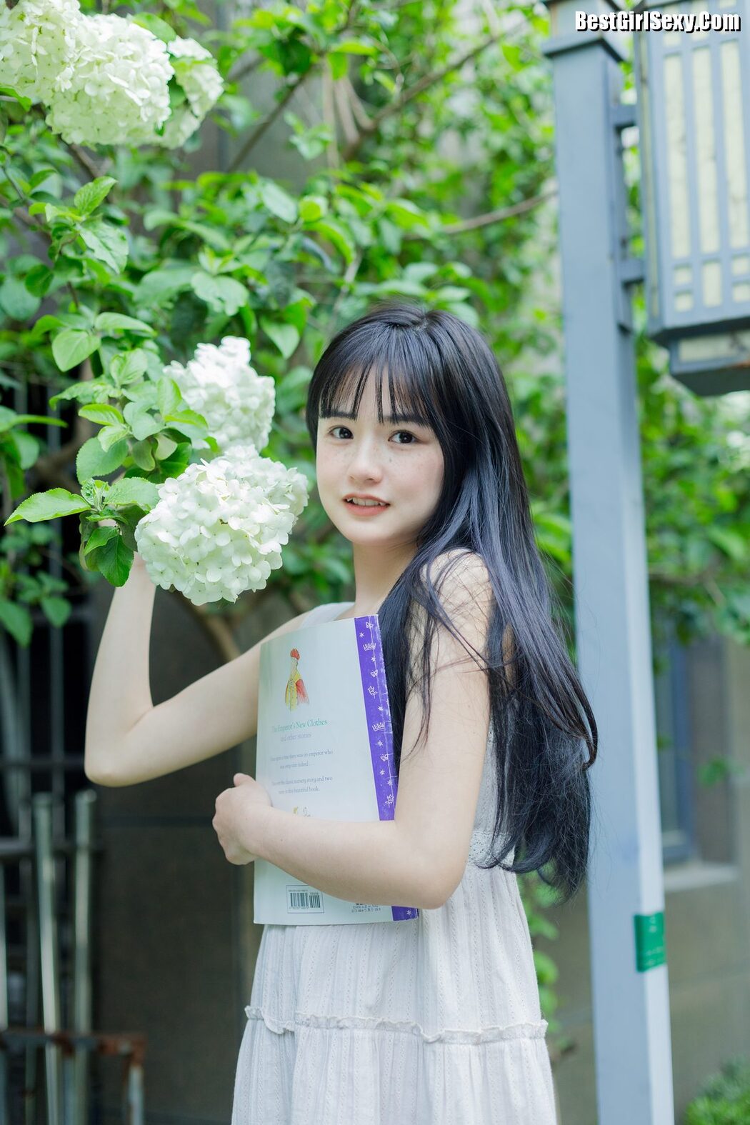 YiTuYu艺图语 Vol.4045 Xiao Yi Mei Mei Cute