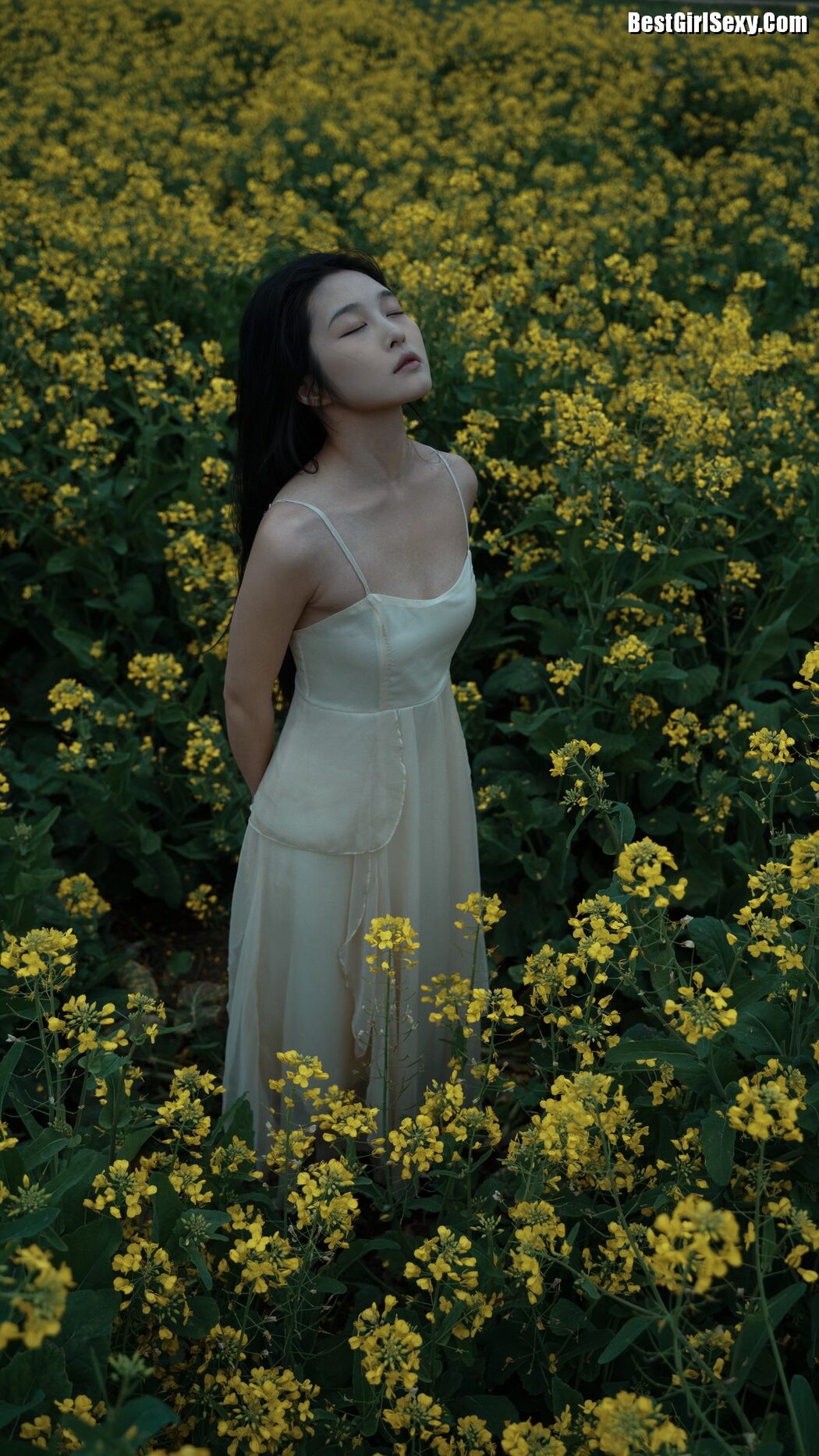 YiTuYu艺图语 Vol.4033 Ai Tan Xian De Xia Shang Zhou