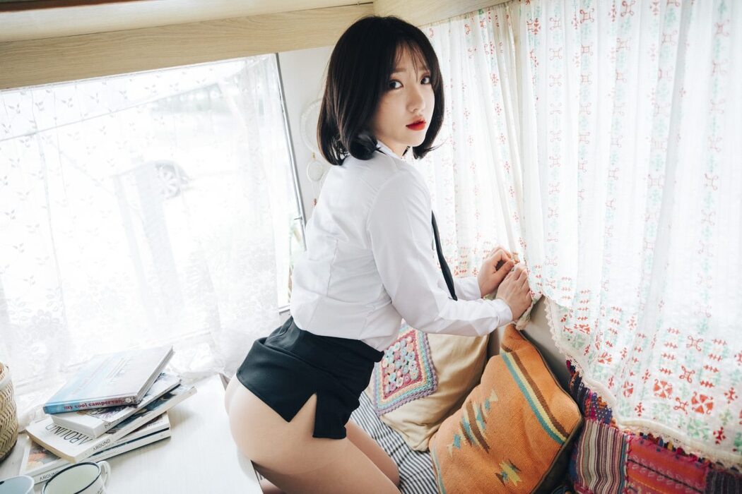 Loozy Officegirls Vacation Vol.2 Son Ye-Eun 손예은
