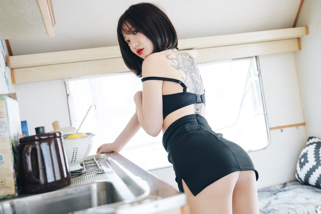 Loozy Officegirls Vacation Vol.2 Son Ye-Eun 손예은