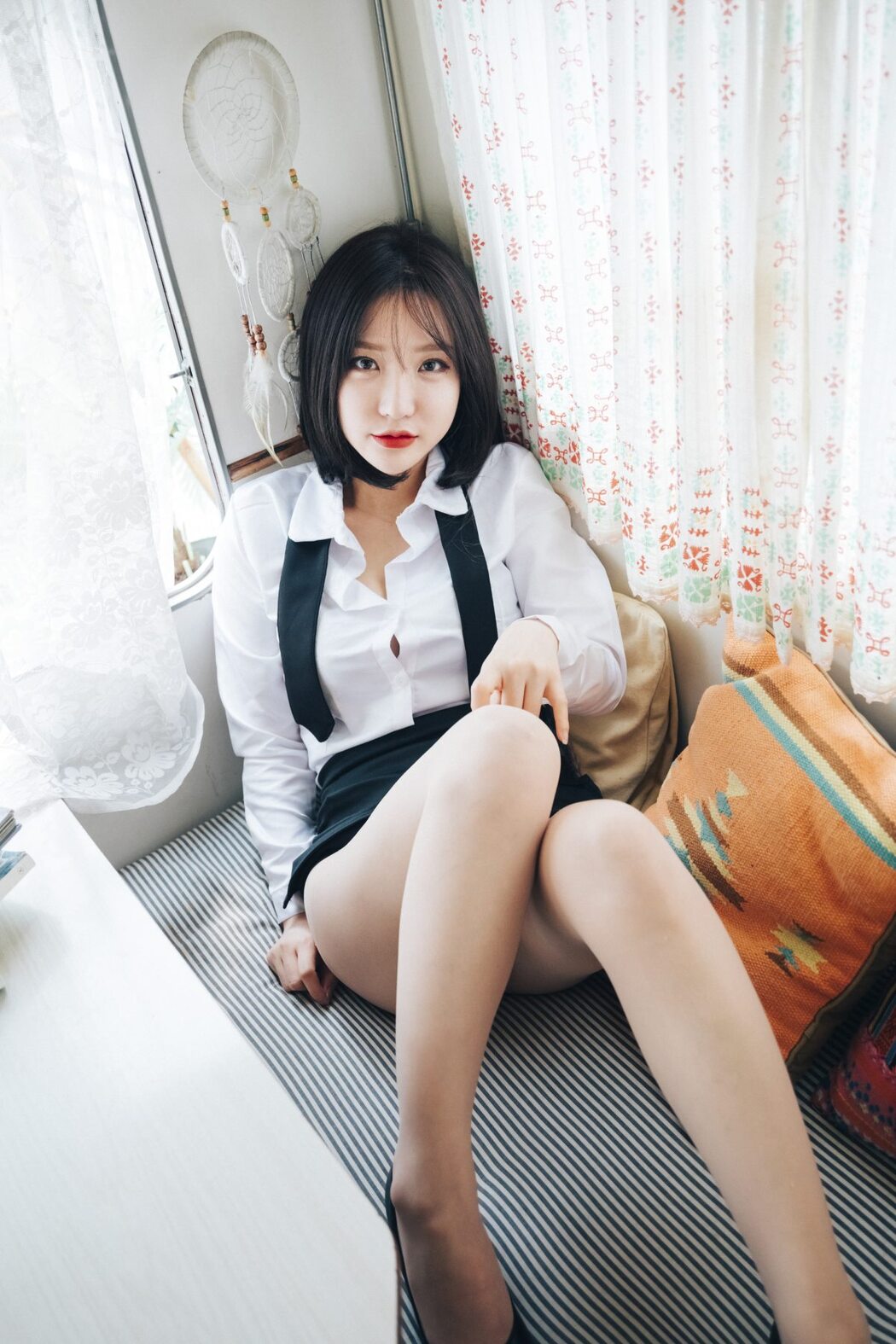 Loozy Officegirls Vacation Vol.2 Son Ye-Eun 손예은